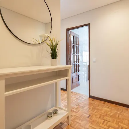 Apartamento Host Wise - Bright And Elegant Urban Flat With Balcony